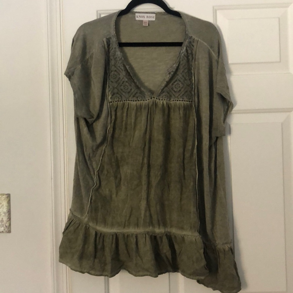 Woman’s flowy Knox Rose top